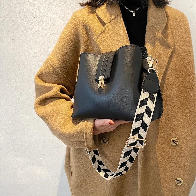 Bolsa Retrô de Couro - Wide Strap