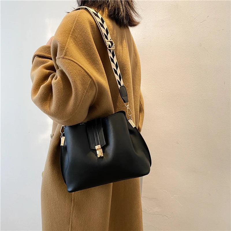 Bolsa Retrô de Couro - Wide Strap